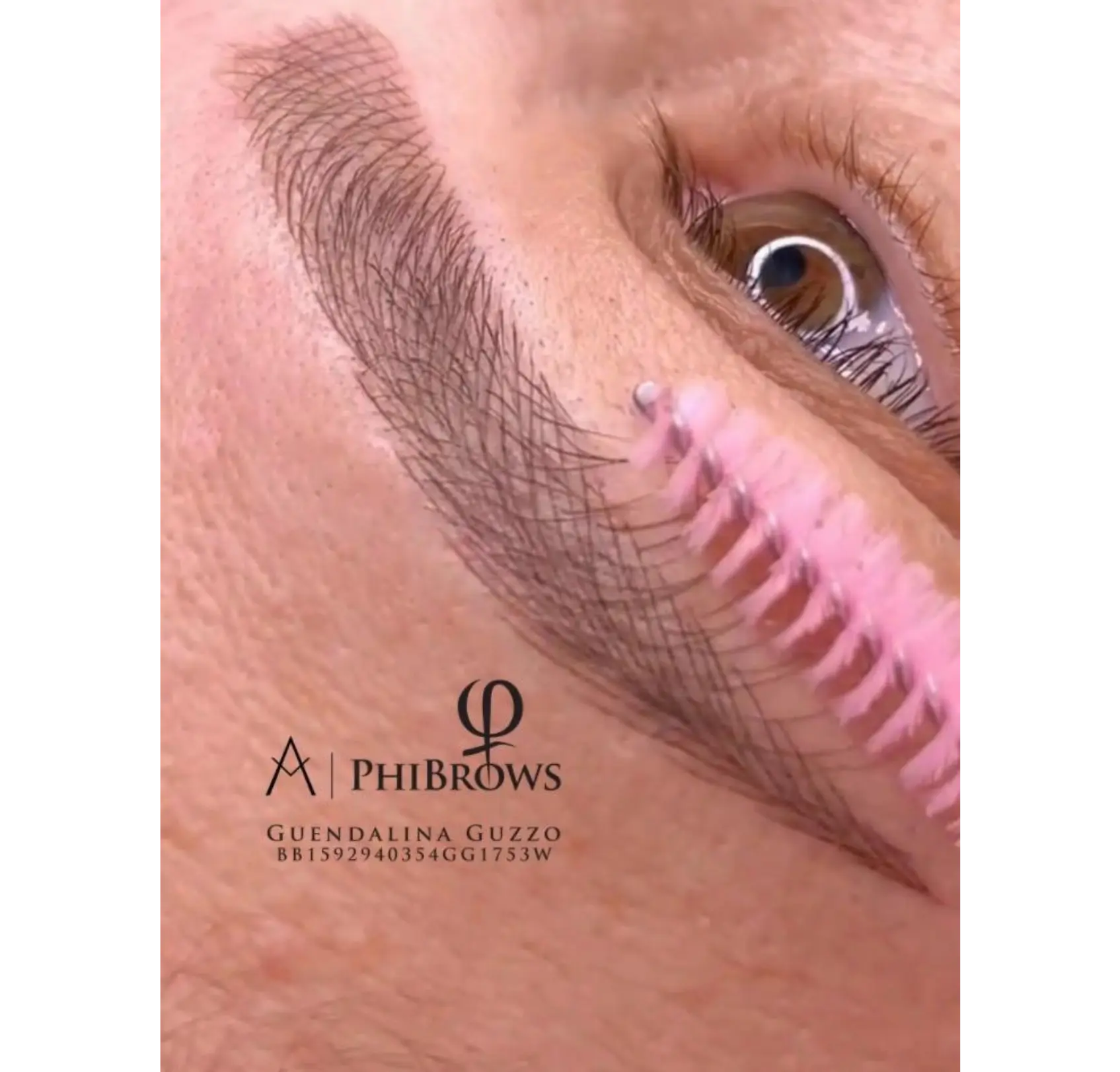 Resultado de microblading de cejas en Marbella realizado por Guendalina Guzzo.
